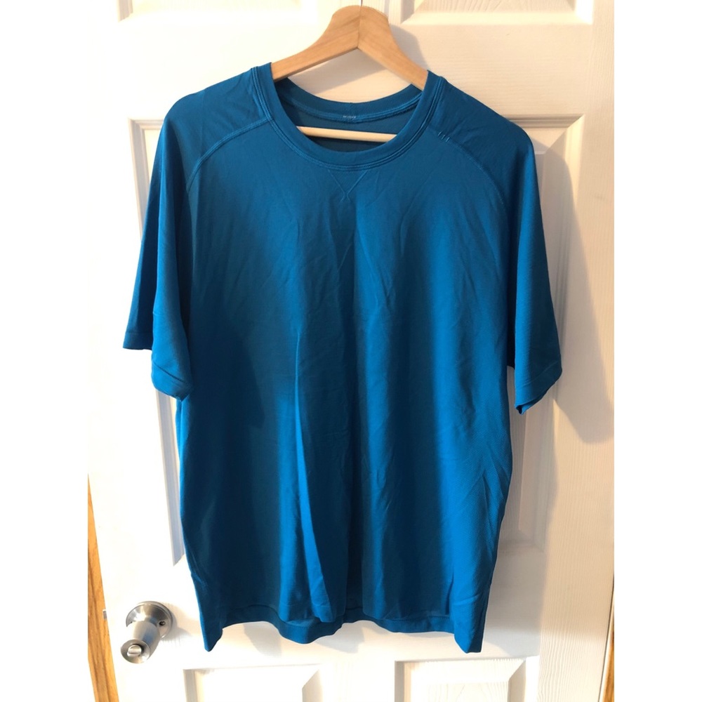 Lululemon Short Sleeve tee EUC